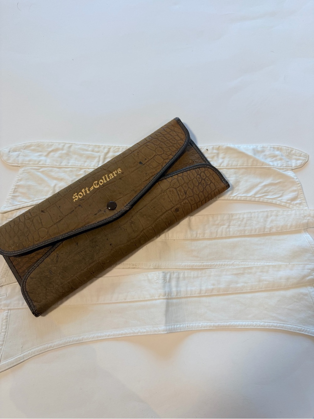 Vintage Arrow Soft Collars Set of 3 w/ Original Faux Croc Collar Case – Canada